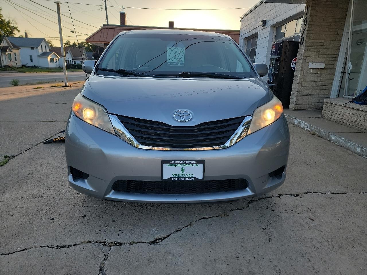Toyota Sienna LE - 7 Passenger 2012