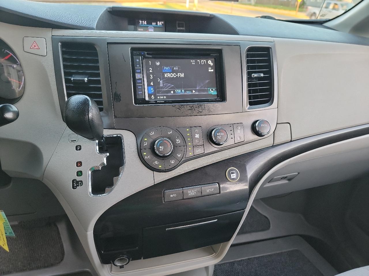 Toyota Sienna LE - 7 Passenger 2012