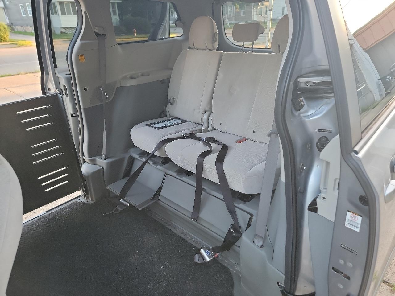 Toyota Sienna LE - 7 Passenger 2012