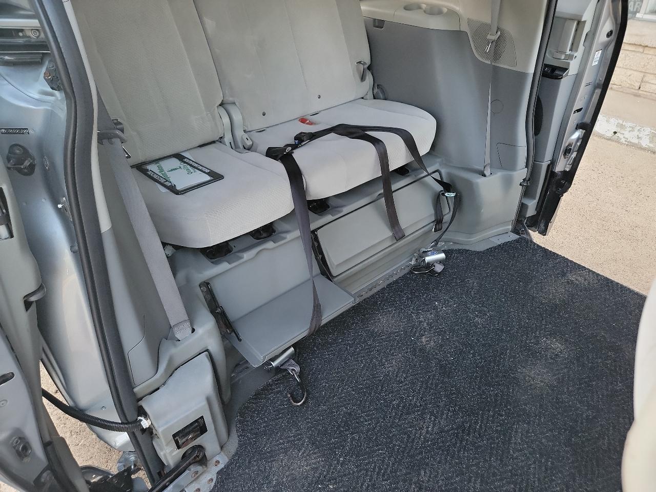 Toyota Sienna LE - 7 Passenger 2012