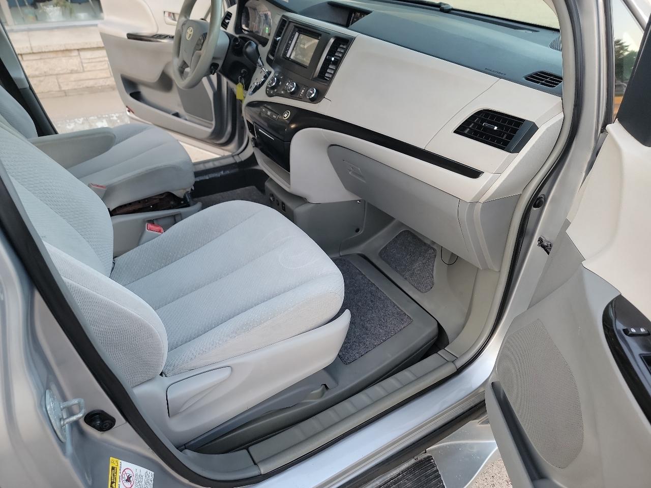 Toyota Sienna LE - 7 Passenger 2012