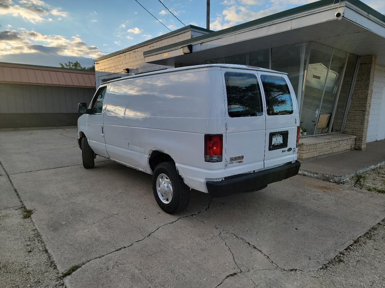 Ford Econoline E-250 2012