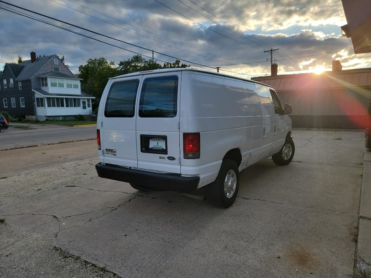 Ford Econoline E-250 2012