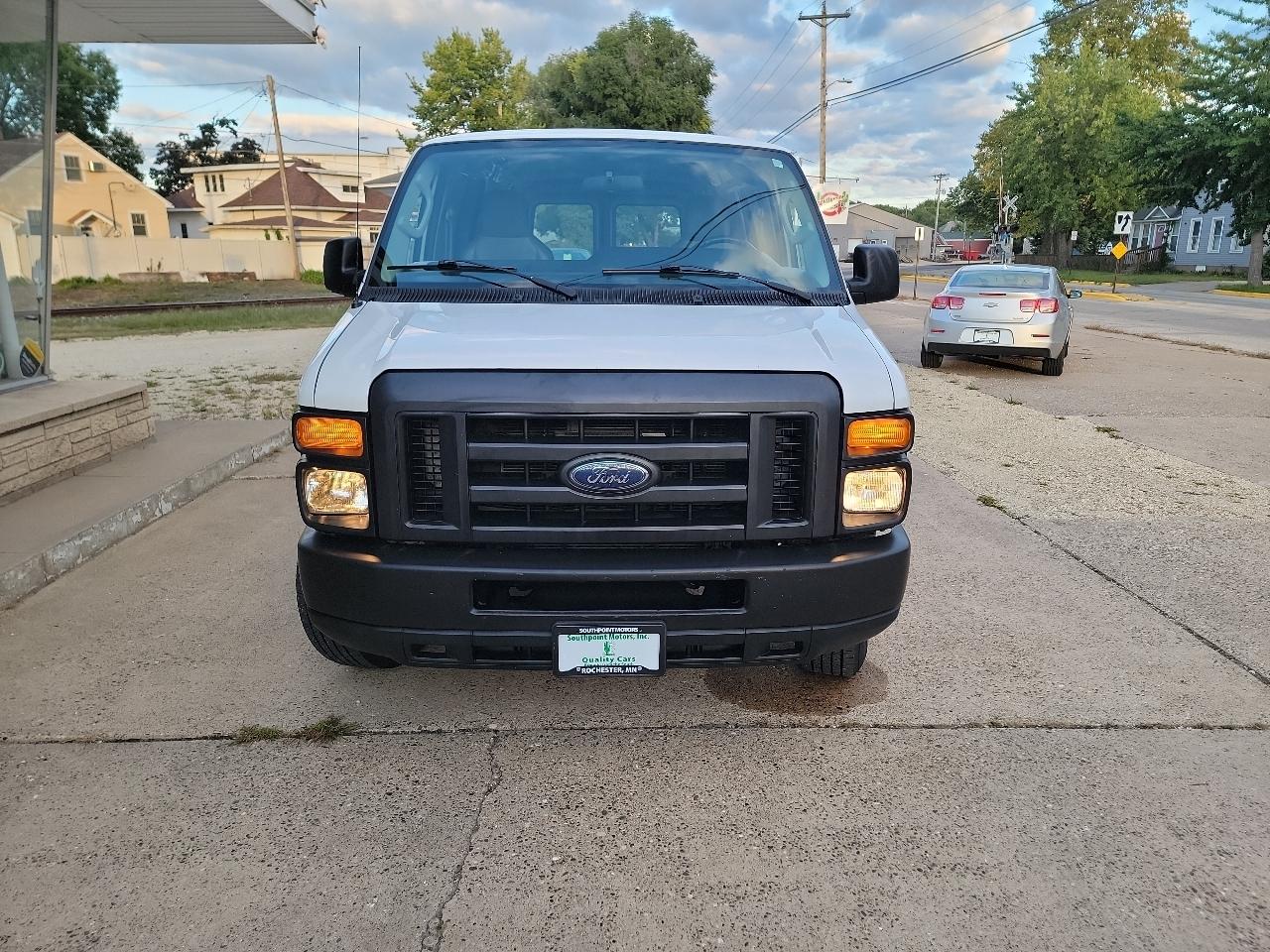 Ford Econoline E-250 2012