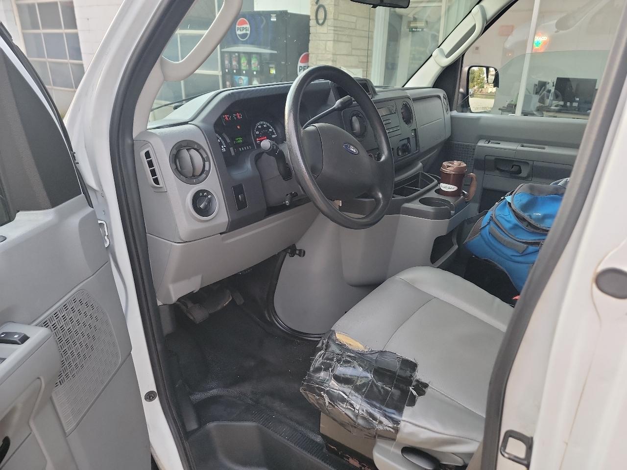 Ford Econoline E-250 2012