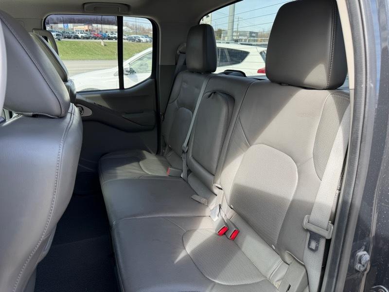 Nissan Frontier SL Crew Cab 4WD 2013