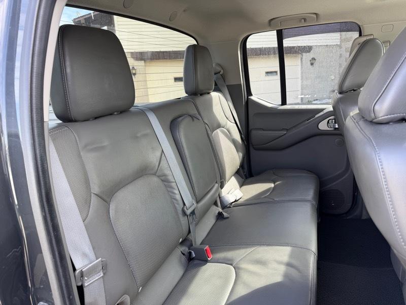 Nissan Frontier SL Crew Cab 4WD 2013