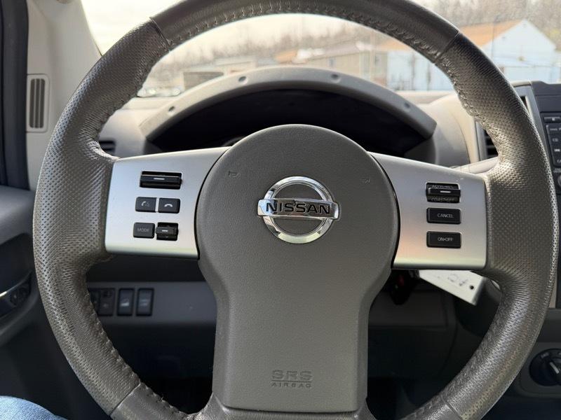 Nissan Frontier SL Crew Cab 4WD 2013