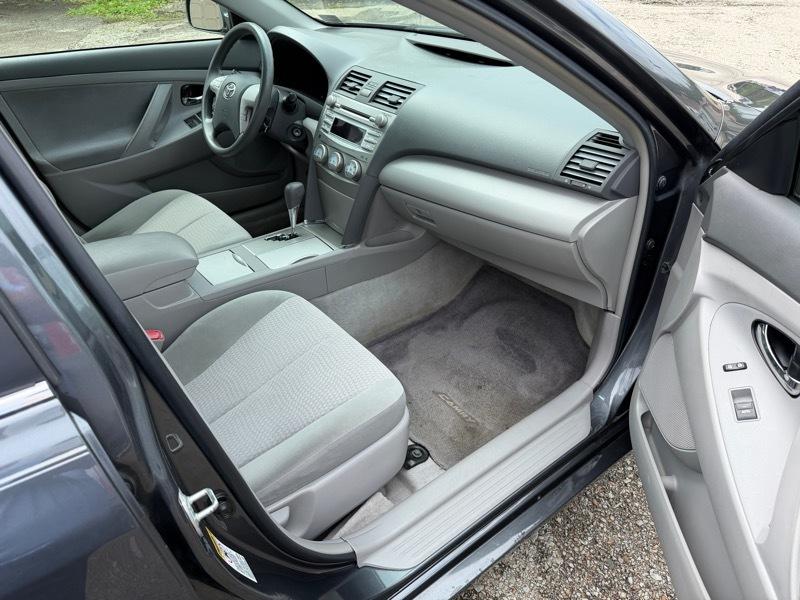 Toyota Camry LE 4D Sedan 2011