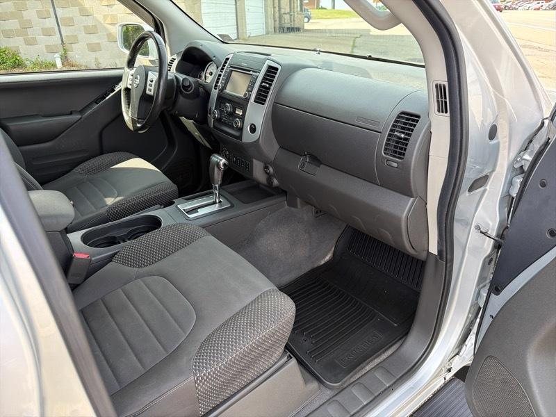 Nissan Frontier PRO-4X Crew Cab 4X4 V6 2019