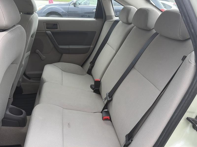 Ford Focus S Sedan 2011