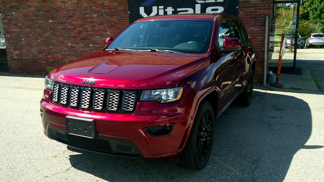2017 Jeep Grand Cherokee Laredo photo 2
