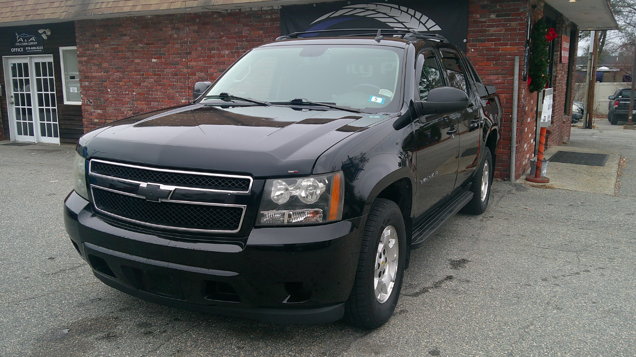 Chevrolet Avalanche LS 2WD 2011