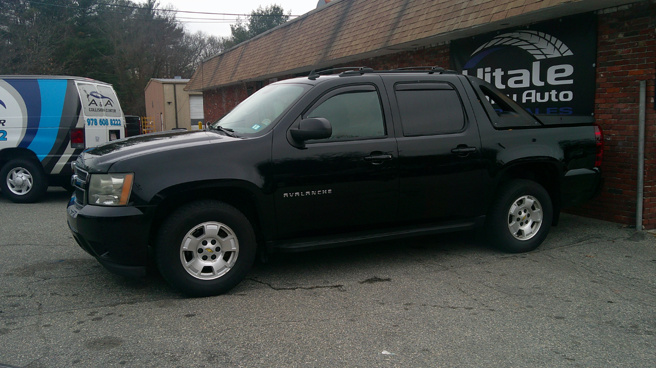 Chevrolet Avalanche LS 2WD 2011