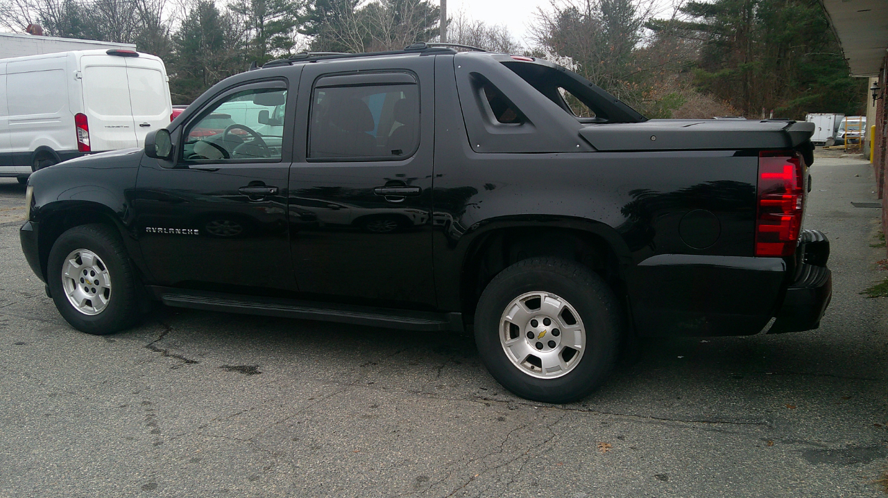 Chevrolet Avalanche LS 2WD 2011