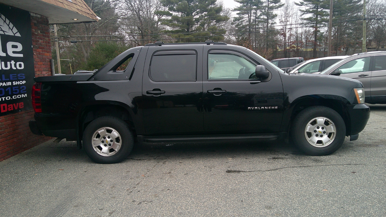 Chevrolet Avalanche LS 2WD 2011