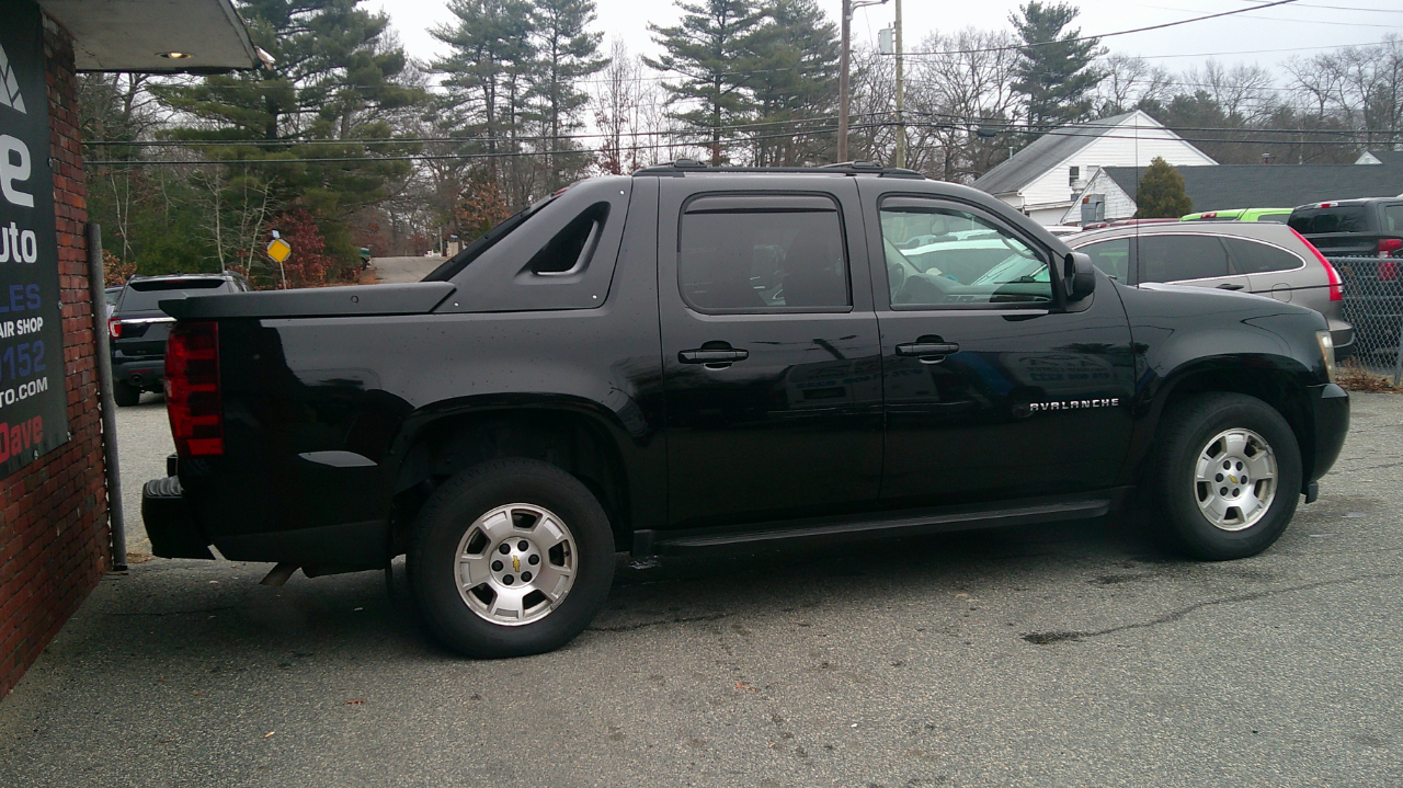 Chevrolet Avalanche LS 2WD 2011