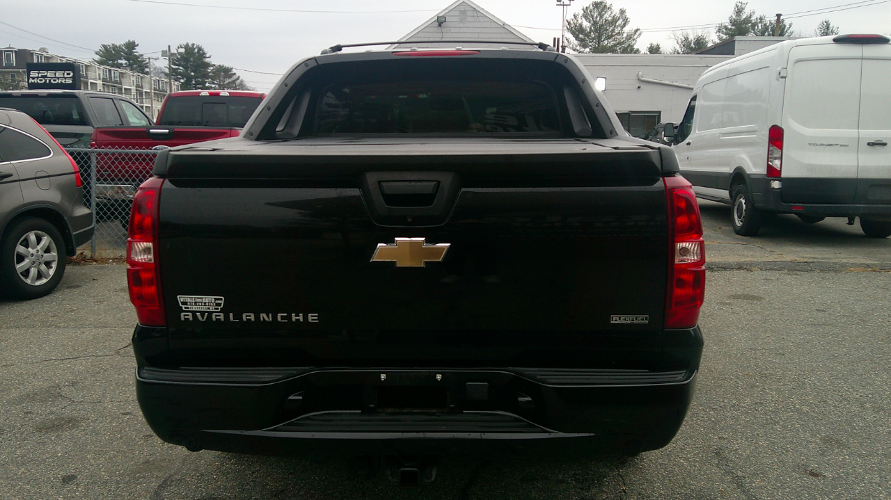 Chevrolet Avalanche LS 2WD 2011
