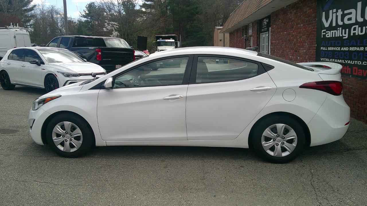 Hyundai Elantra SE 6AT 2016