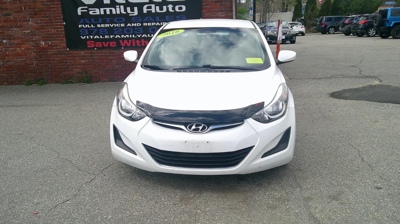 Hyundai Elantra SE 6AT 2016