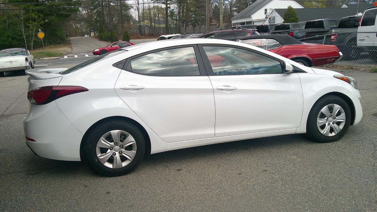 Hyundai Elantra SE 6AT 2016