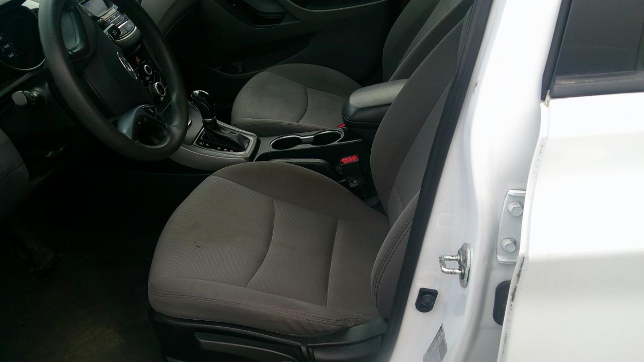 Hyundai Elantra SE 6AT 2016