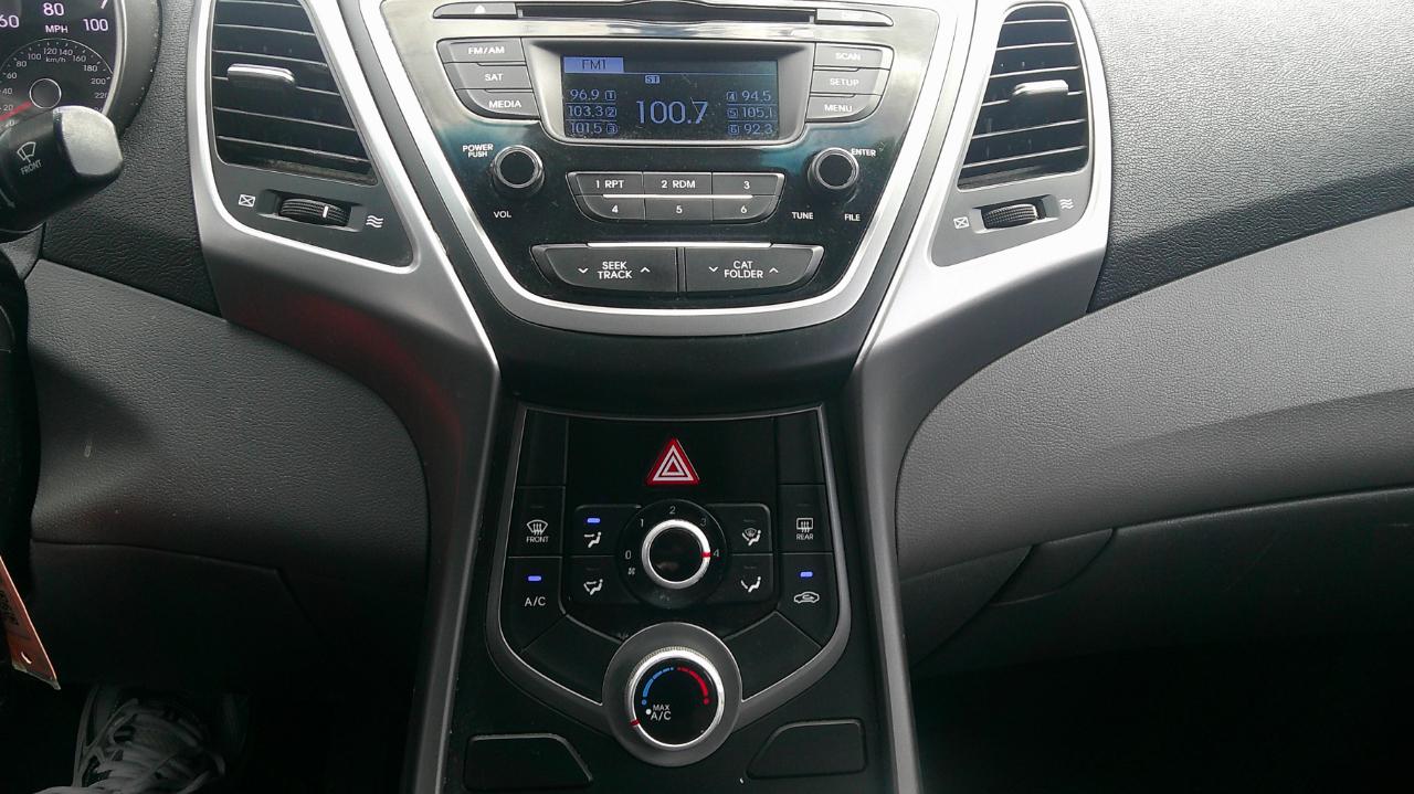 Hyundai Elantra SE 6AT 2016