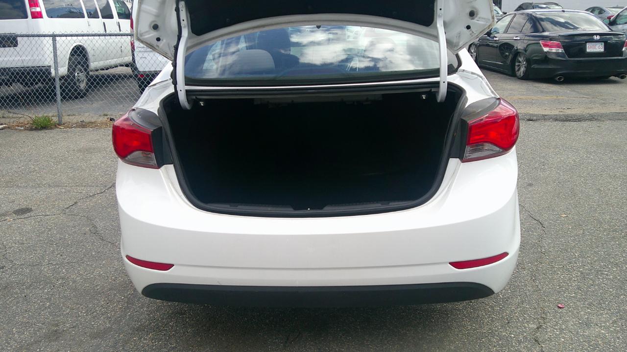 Hyundai Elantra SE 6AT 2016