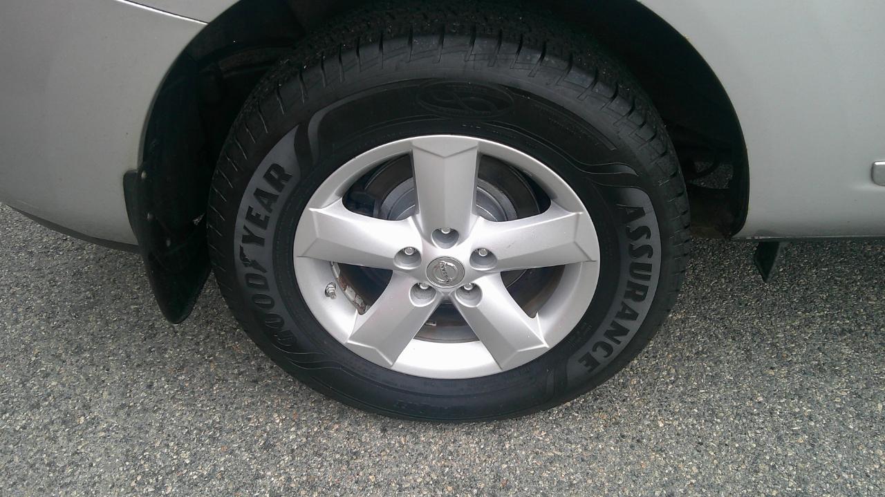 Nissan Rogue S FWD Krom Edition 2012