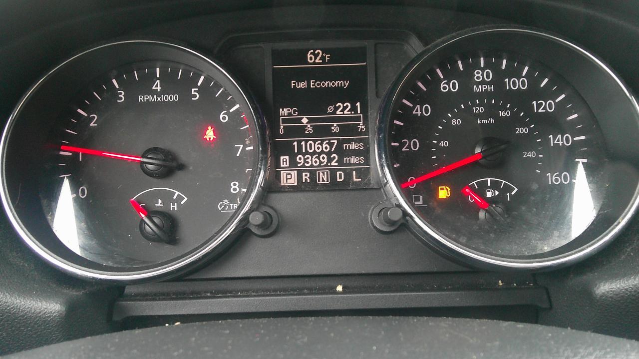 Nissan Rogue S FWD Krom Edition 2012