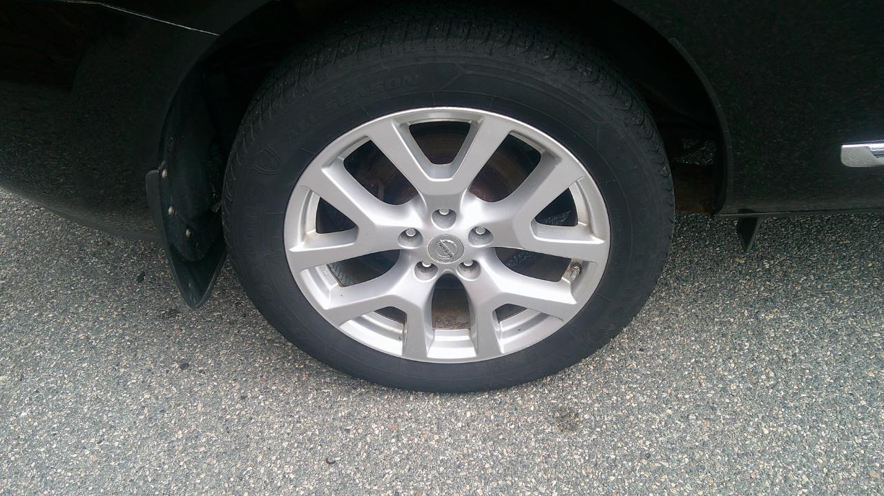 Nissan Rogue S AWD 2011