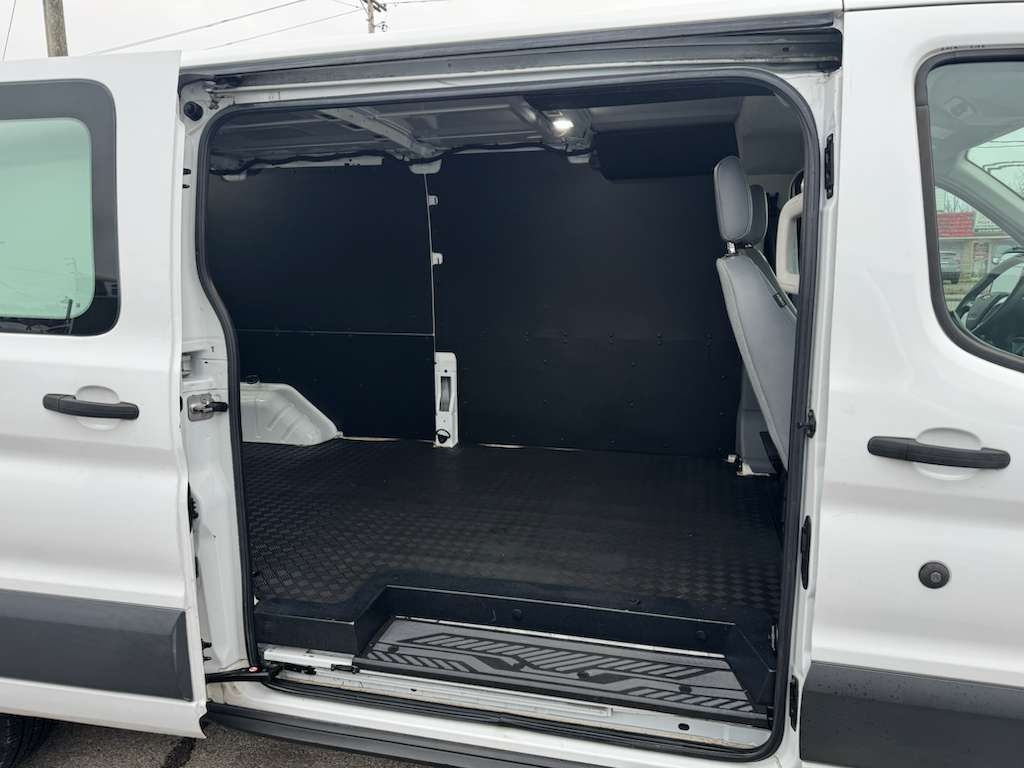 Ford Transit 250 Van Low Roof w/Sliding Pass. 148-in. WB 2019