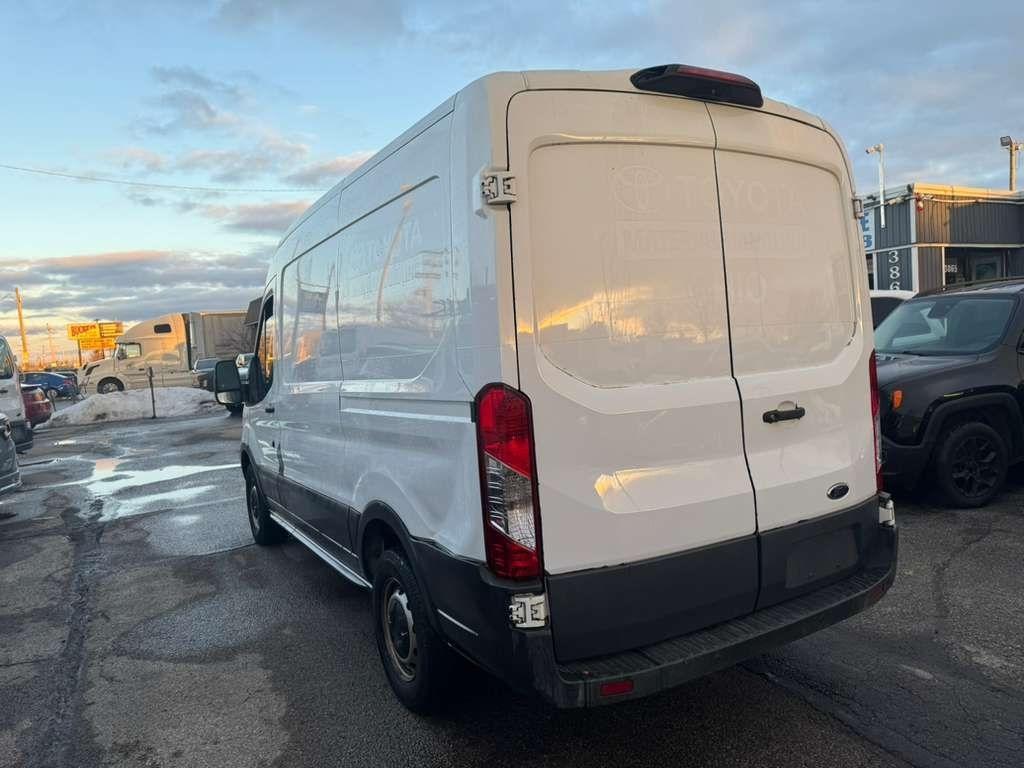 Ford Transit 250 Van Med. Roof w/Sliding Pass. 130-in. WB 2018