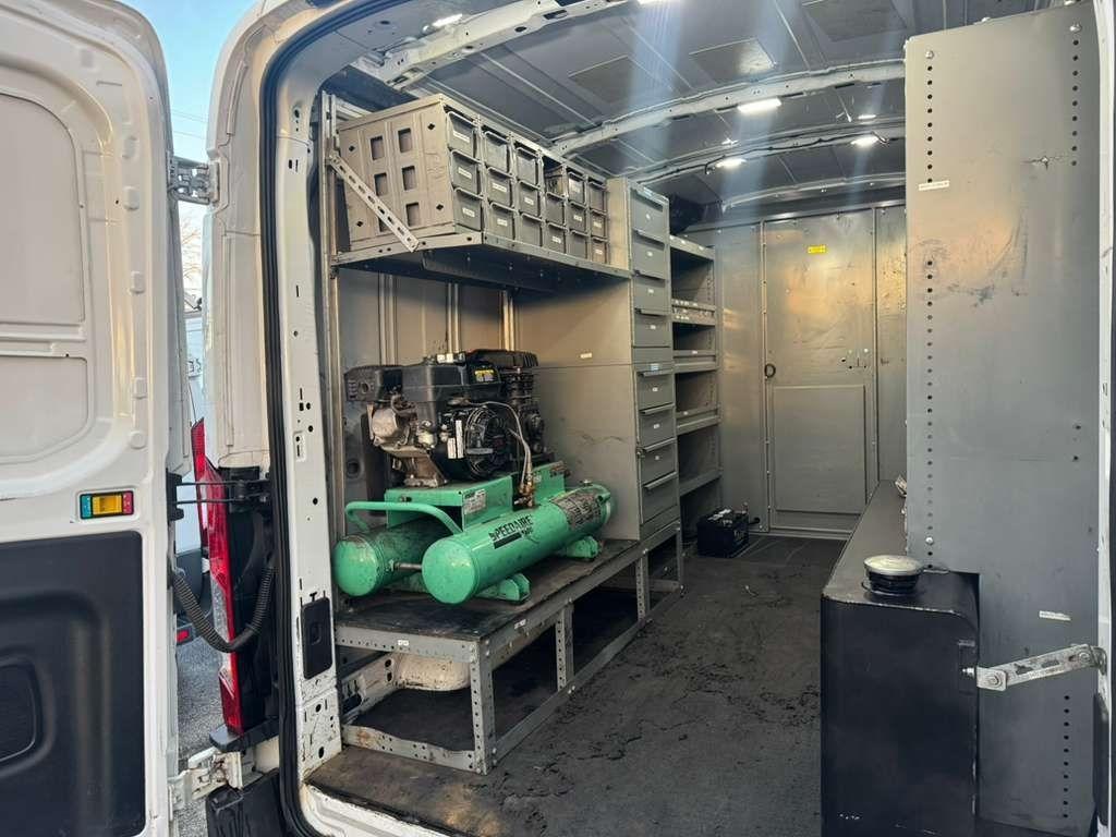 Ford Transit 250 Van Med. Roof w/Sliding Pass. 130-in. WB 2018