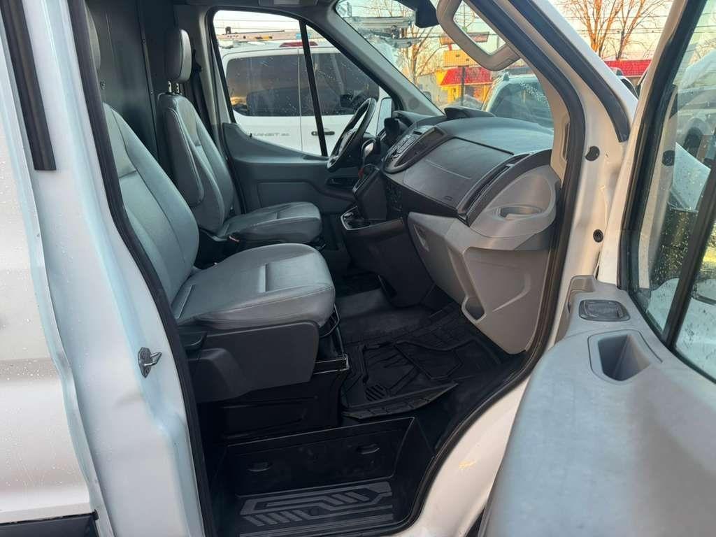 Ford Transit 250 Van Med. Roof w/Sliding Pass. 130-in. WB 2018