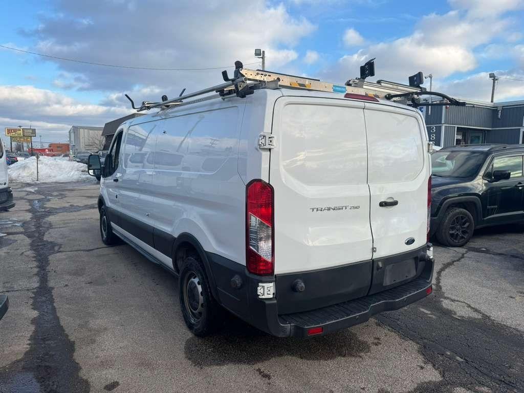 Ford Transit 250 Van Low Roof w/Sliding Pass. 148-in. WB 2018
