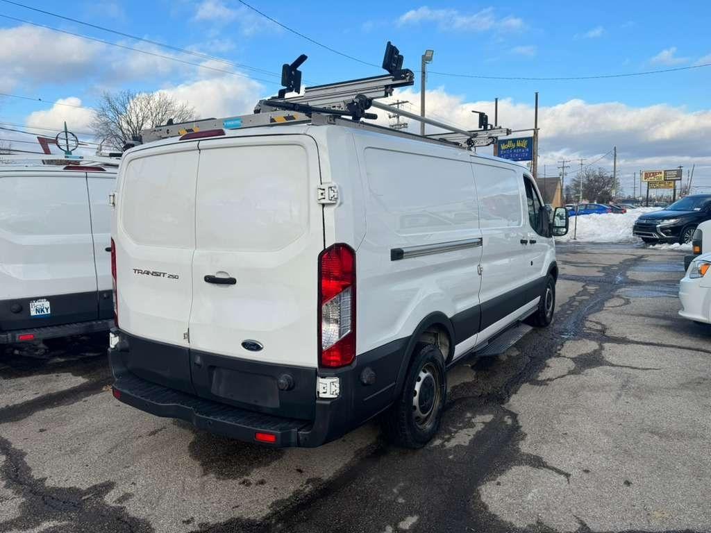 Ford Transit 250 Van Low Roof w/Sliding Pass. 148-in. WB 2018