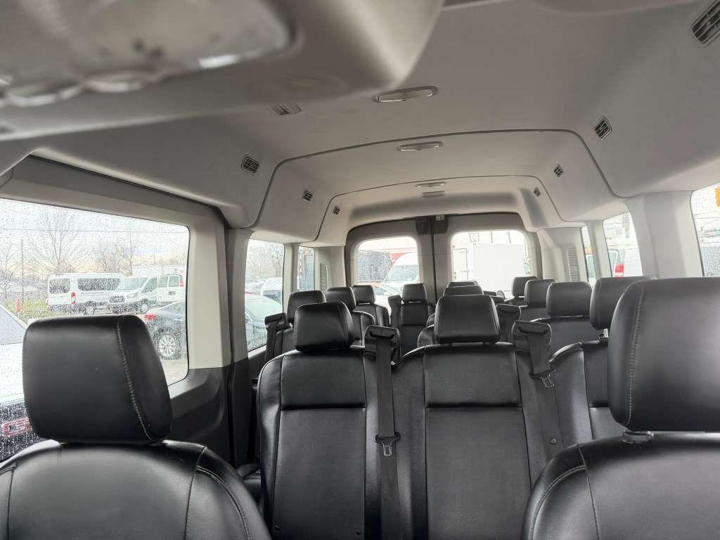 Ford Transit 350 Wagon Med. Roof XL w/Sliding Pass. 148-in. WB 2020