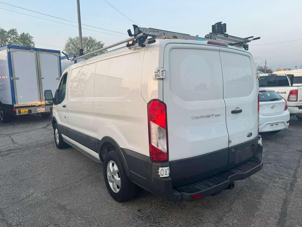 Ford Transit 250 Van Low Roof w/Sliding Pass. 130-in. WB 2017