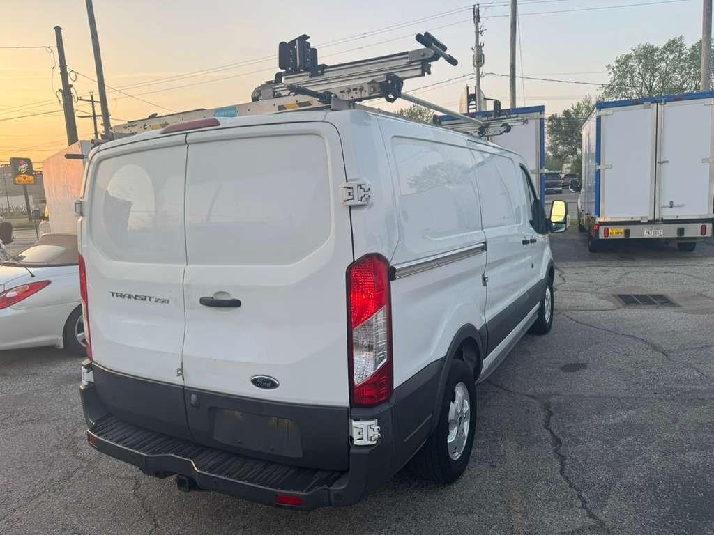 Ford Transit 250 Van Low Roof w/Sliding Pass. 130-in. WB 2017