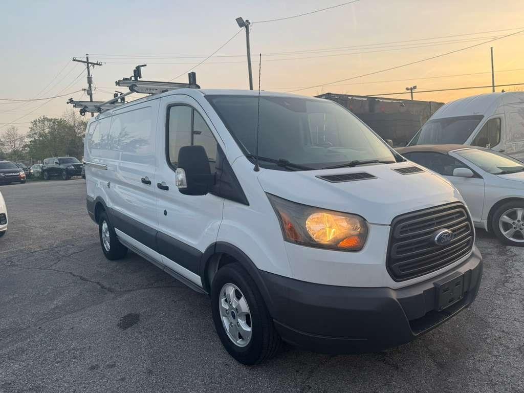 Ford Transit 250 Van Low Roof w/Sliding Pass. 130-in. WB 2017