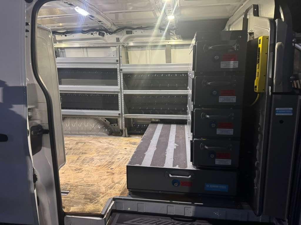 Ford Transit 250 Van Low Roof w/Sliding Pass. 130-in. WB 2017