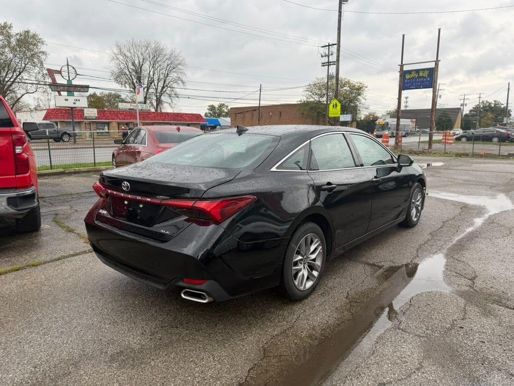 Toyota Avalon XLE 2022