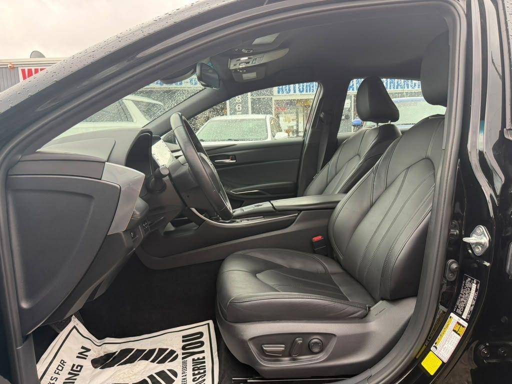 Toyota Avalon XLE 2022