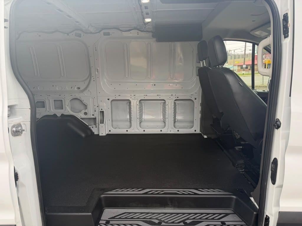 Ford Transit 150 Van Low Roof w/Sliding Pass. 130-in. WB 2023