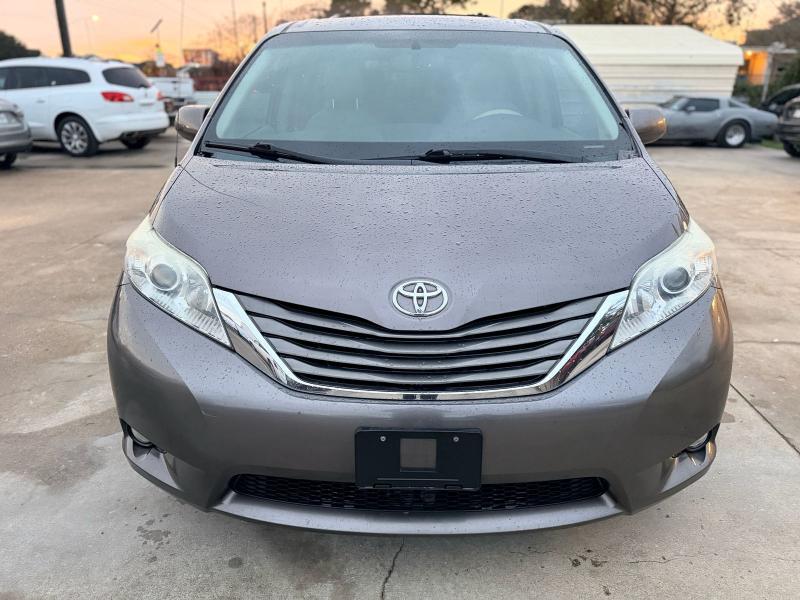 Toyota Sienna XLE FWD 8-Passenger V6 2013