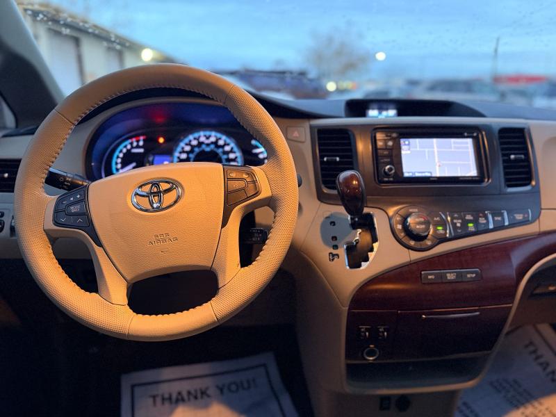 Toyota Sienna XLE FWD 8-Passenger V6 2013