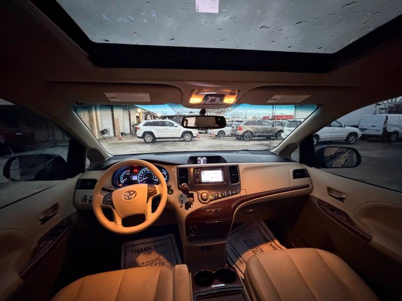 Toyota Sienna XLE FWD 8-Passenger V6 2013