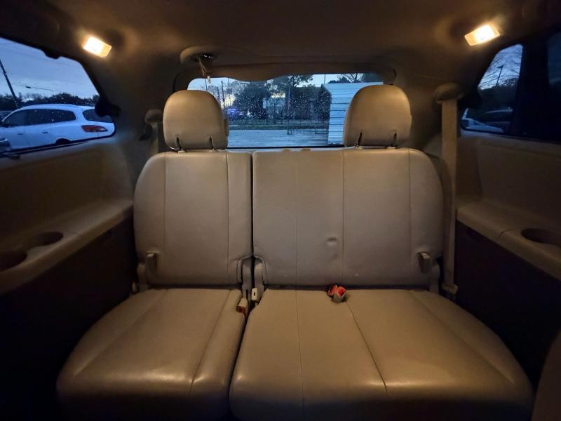 Toyota Sienna XLE FWD 8-Passenger V6 2013