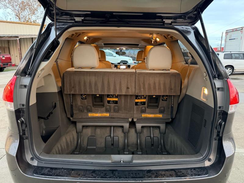 Toyota Sienna XLE FWD 8-Passenger V6 2013